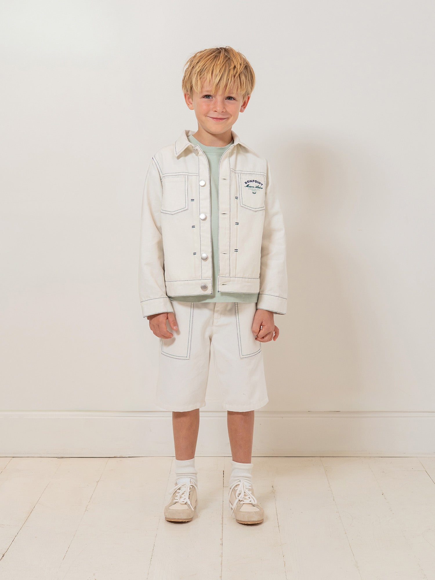 Blouson en jean en coton biologique avec surpiqûres contrastantes