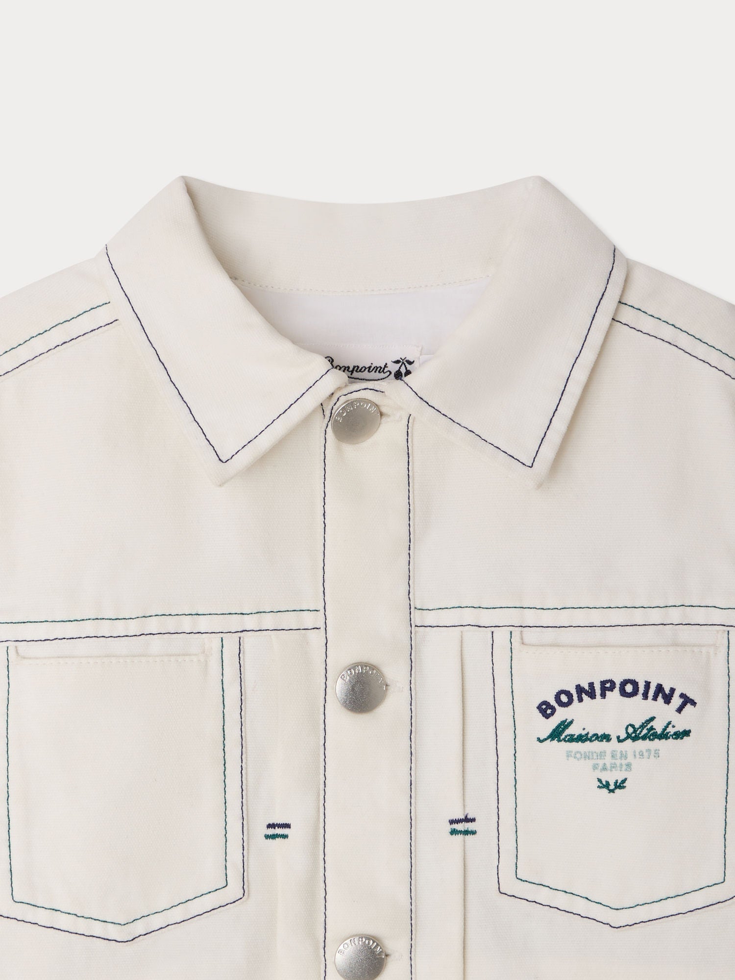 Blouson en jean en coton biologique avec surpiqûres contrastantes