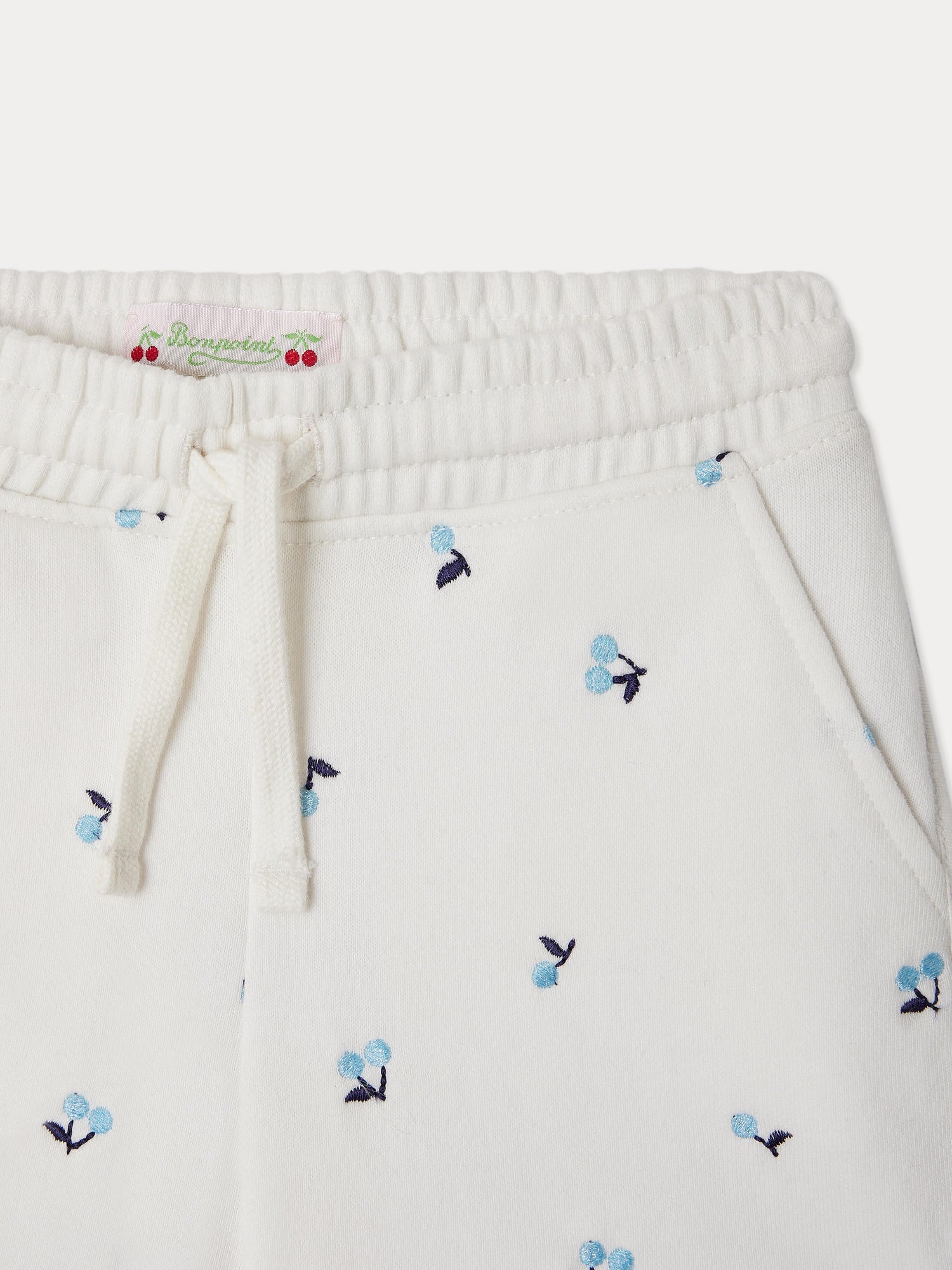 short en molleton avec broderies de cerises