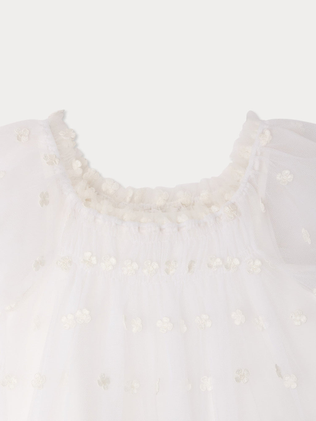 robe en tulle brodé de fleurs