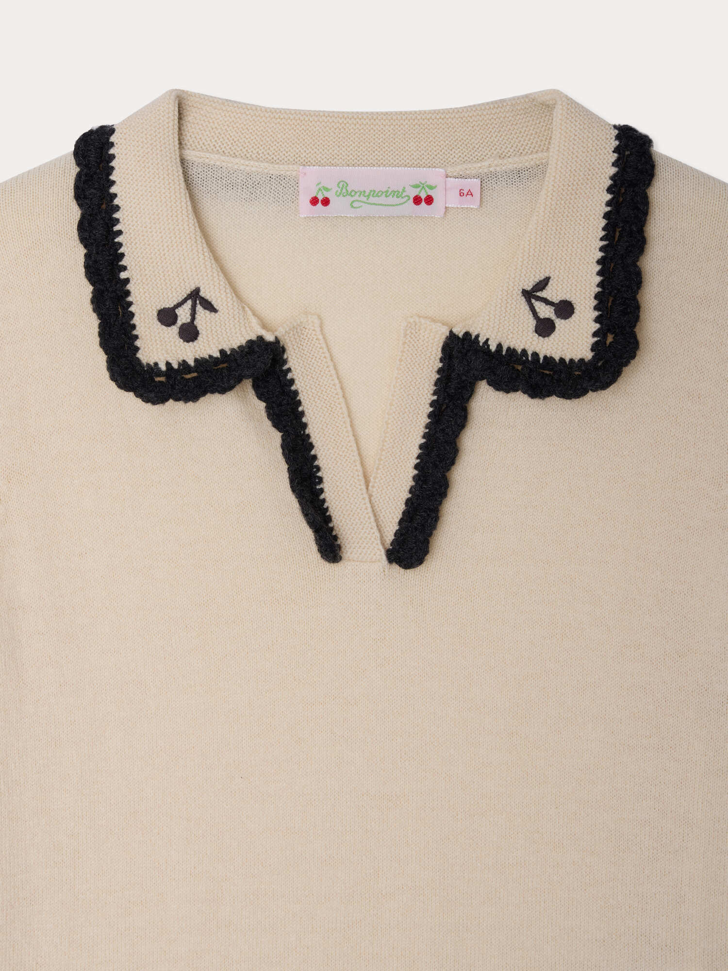 pull à col brodé main
