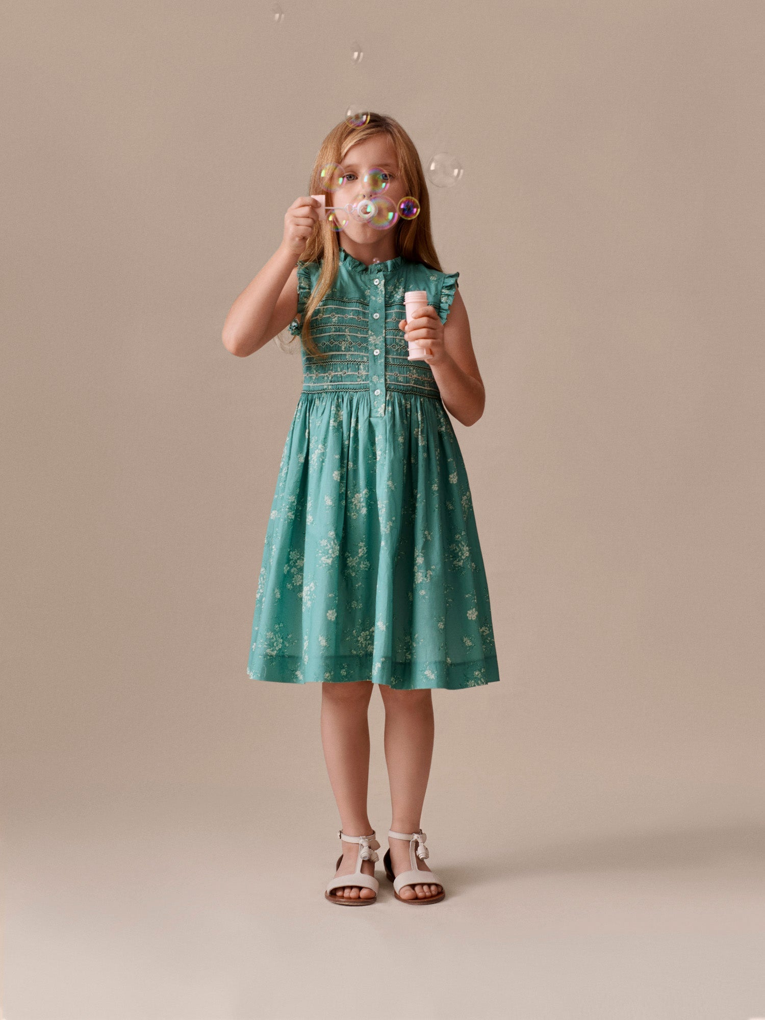 robe smockée et brodée à la main en tissu de coton biologique
